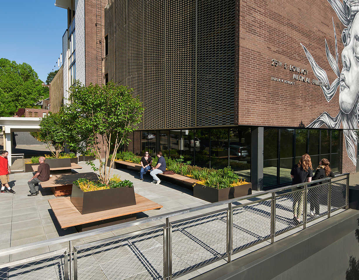 Lovejoy-Medical-exterior-courtyard